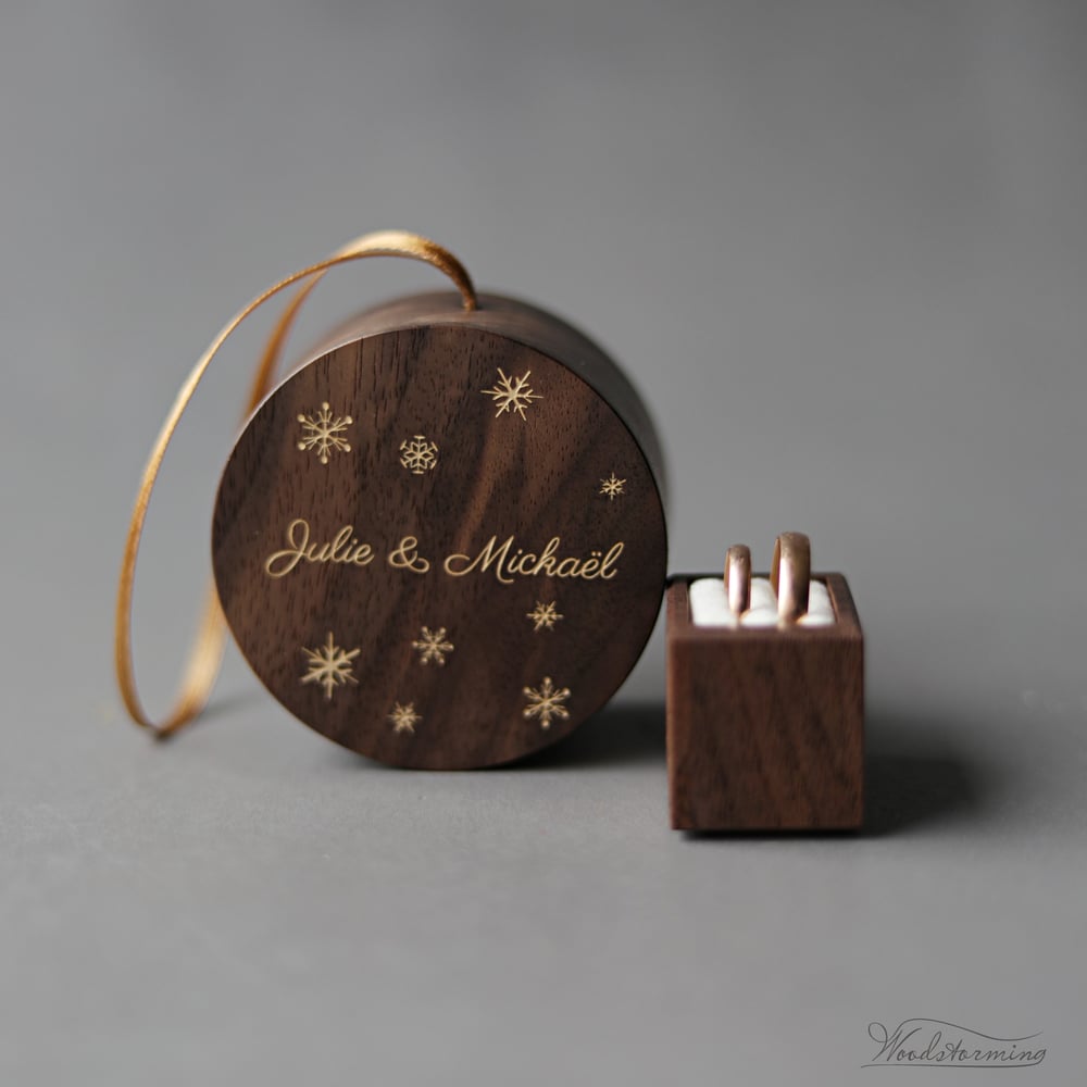Woodstorming Winter wedding ring box hanging round Christmas